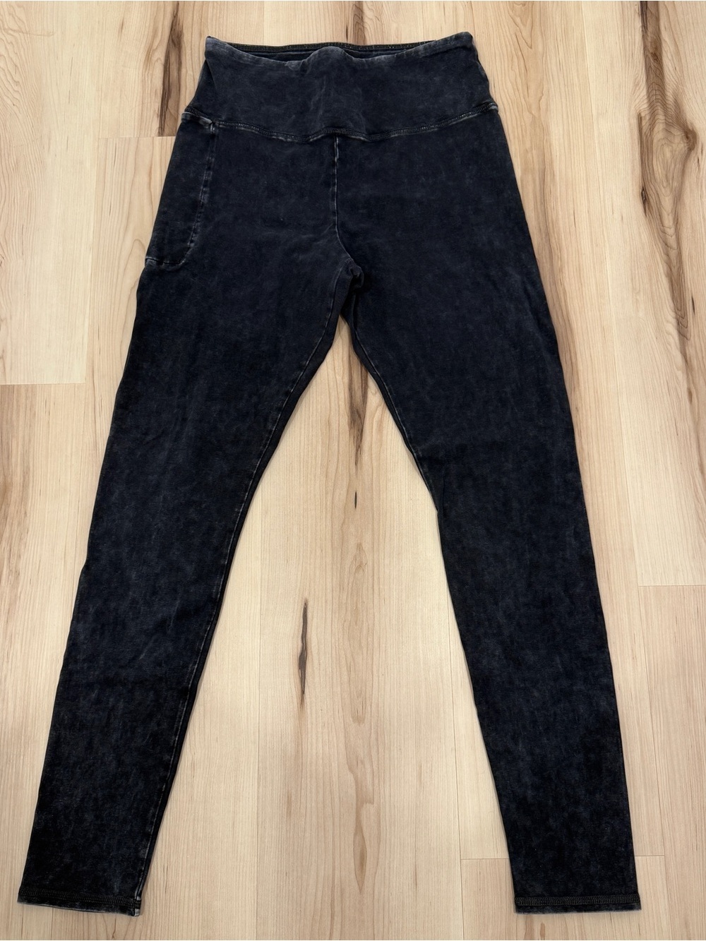 Hollister Ultra High Rise Marble Black Leggings